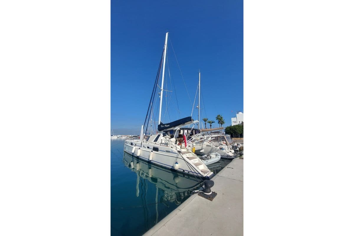 2002 Catana 581