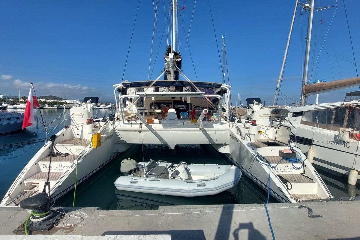 2002 Catana 581